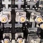 Устройство для распыления смазок/разделителей на пресс формы